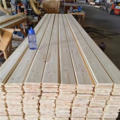 Slipad furuväggpanel